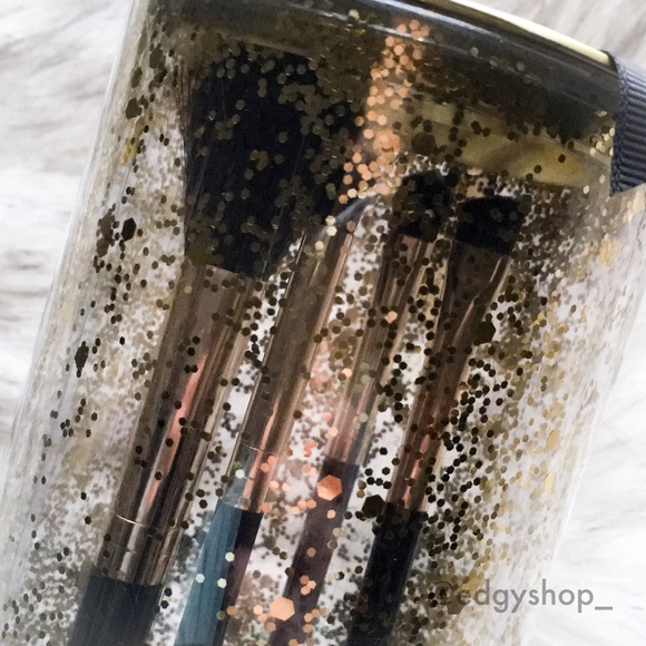 Set of 4 Essential Beauty Brushes - Picture 3 of 4